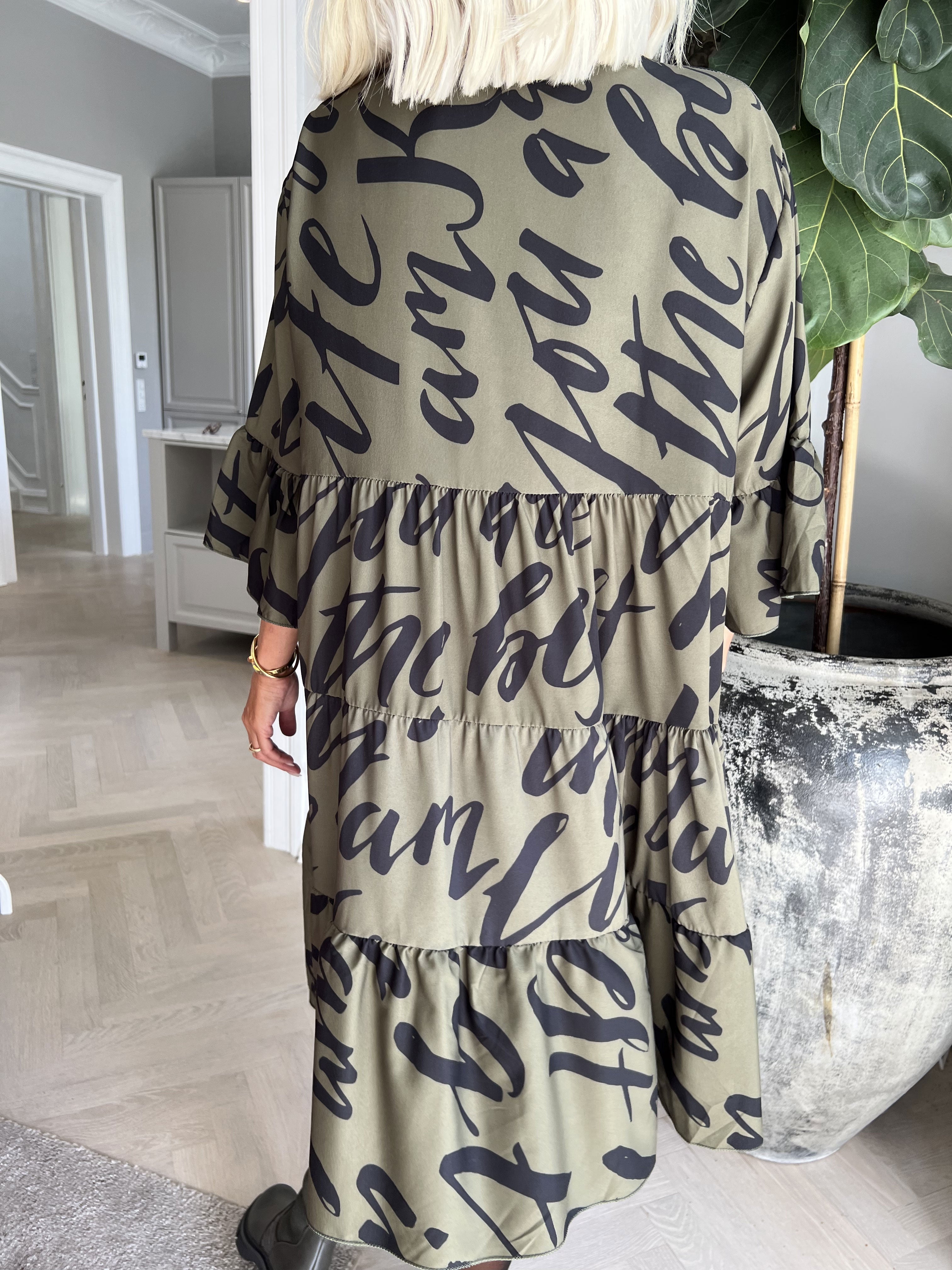 Elmis - Söt klänning med text